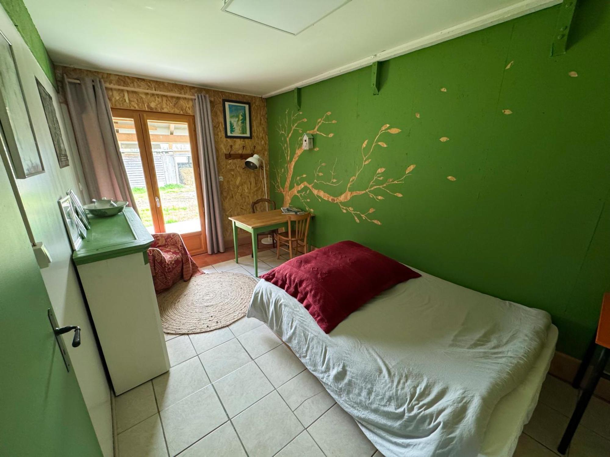 Independant Pouvant Accueillir Jusqu'a 6 Personnes, Situe Dans Foret Appartement